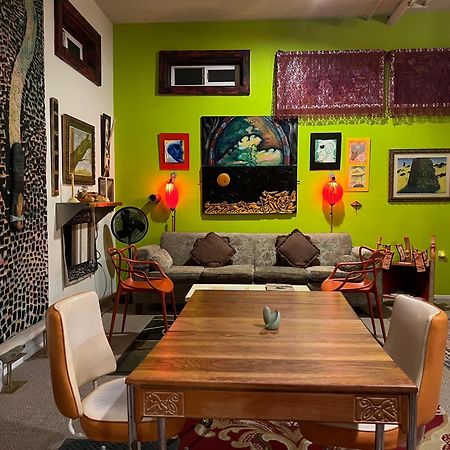 Space Castle: A 1950S Gas Station Transformed Into An Art Themed Wonderland Трут ор Консекуенсес Екстериор снимка