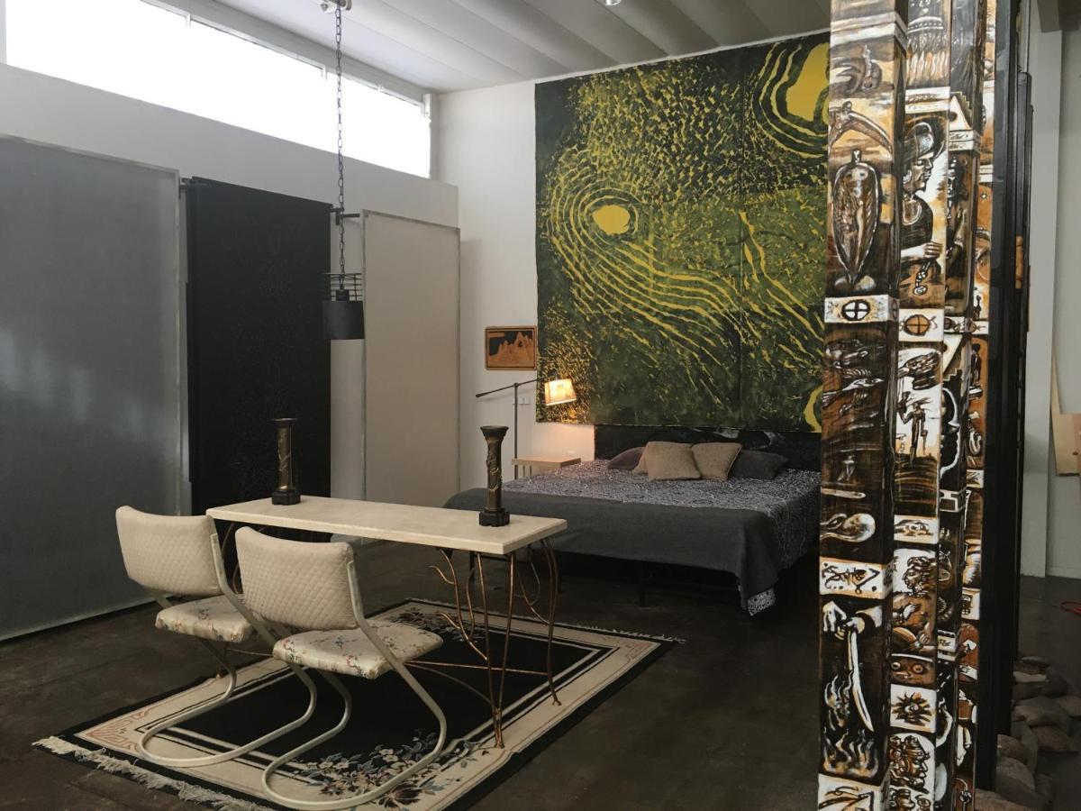 Space Castle: A 1950S Gas Station Transformed Into An Art Themed Wonderland Трут ор Консекуенсес Екстериор снимка