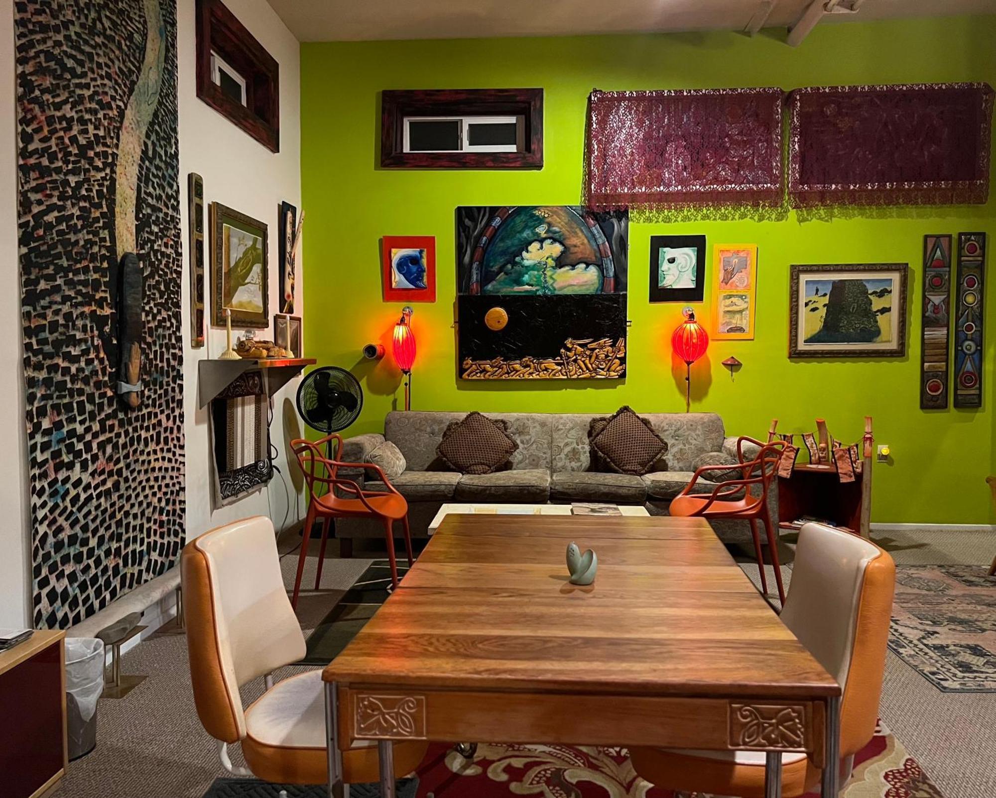 Space Castle: A 1950S Gas Station Transformed Into An Art Themed Wonderland Трут ор Консекуенсес Екстериор снимка